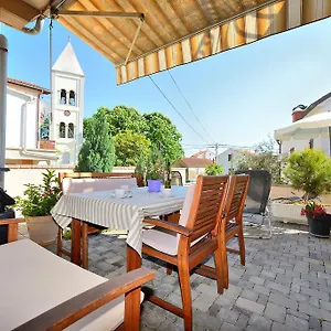 apartments-karla-marija.hotelinzadar.com/